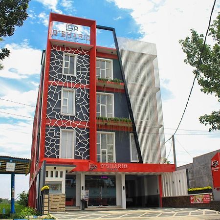 D'Shario Hotel Kepanjen Маланг Екстер'єр фото