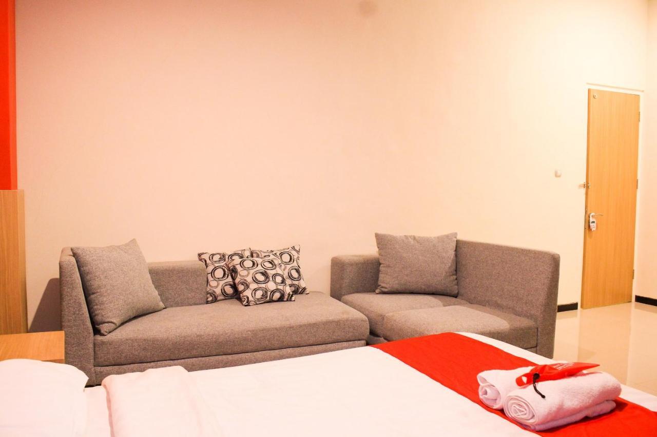 D'Shario Hotel Kepanjen Маланг Екстер'єр фото