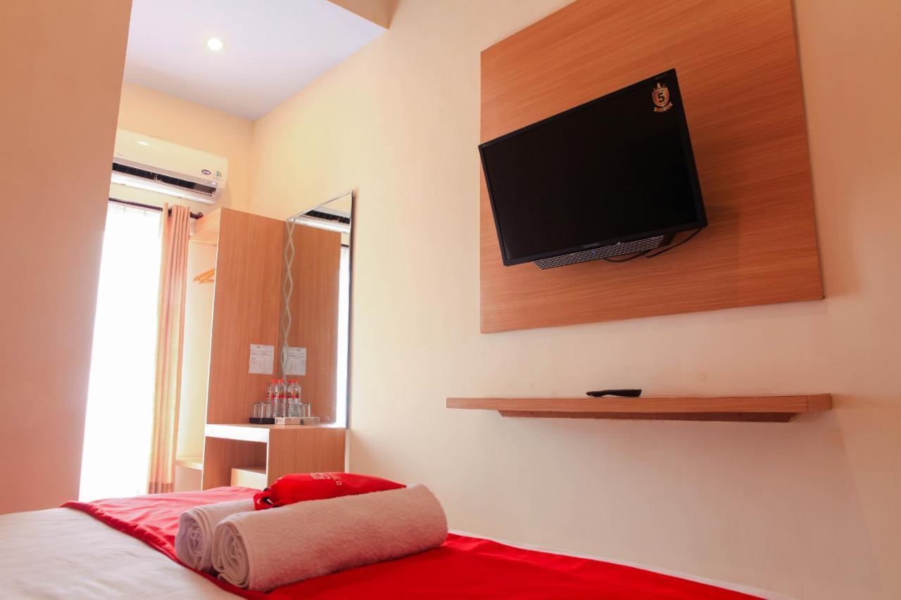 D'Shario Hotel Kepanjen Маланг Екстер'єр фото